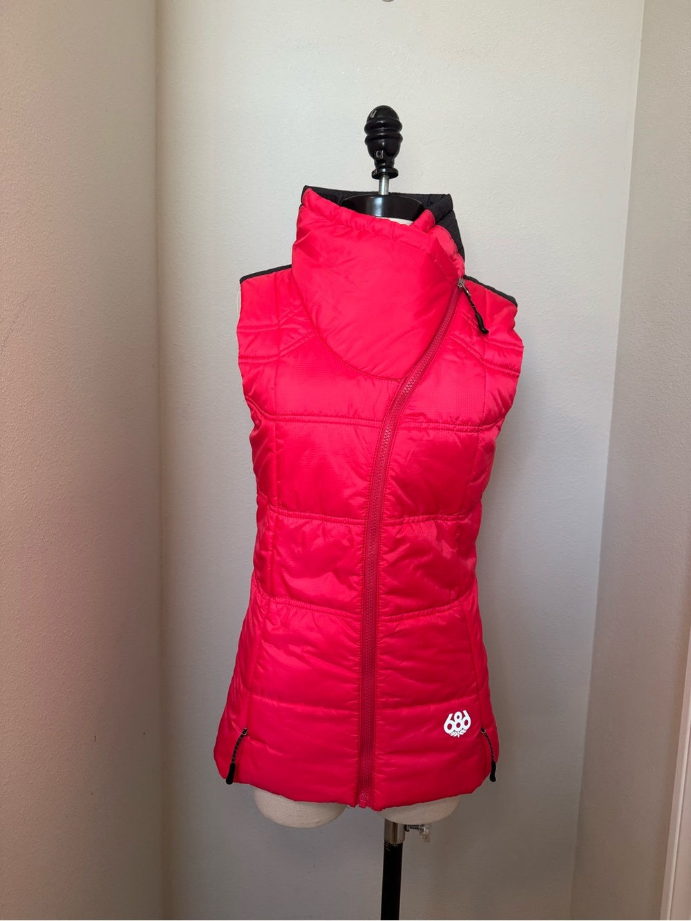 686 GLCR Serenade Insulated Snow sport Vest in bright red